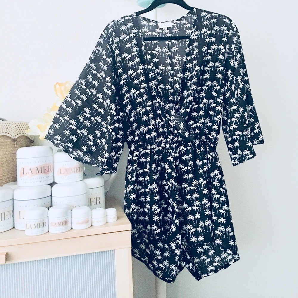 🌸🌸 Kimono style Romper with bell sleeves 🌸🌸